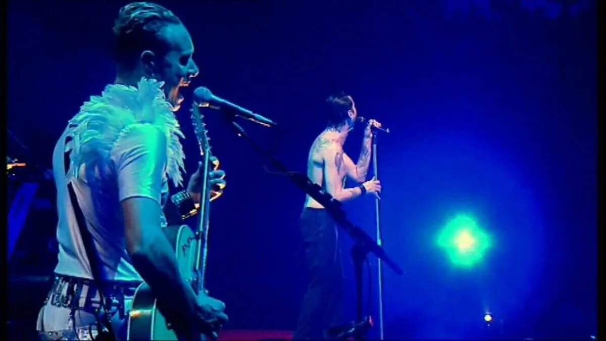 Депеш мод париж. Depeche mode exciter tour one night in paris 2001. depeche mode live in paris - exciter tour 2001. depeche mode 2001 live. депеш мод 2001.