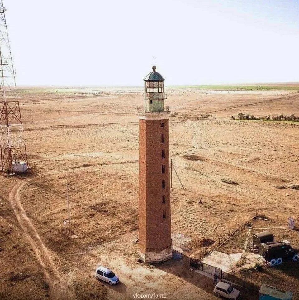 Дом на реке луаре. Почему посреди. Почему посреди. Почему посреди. Изложение молодцы 3 класс.