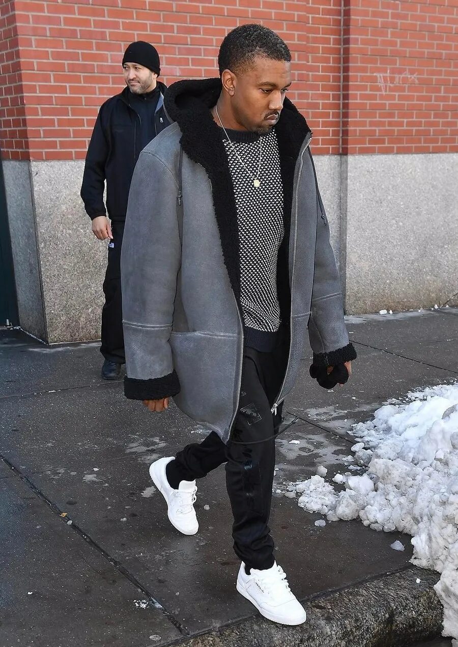 Канье почему так одевается. Рэпер канье уэст. kanye west в пальто. adidas yeezy стиль. кани вест стиль.
