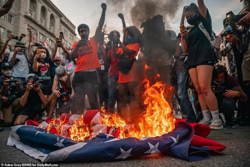 Black Lives matter протесты. Митинг огонь