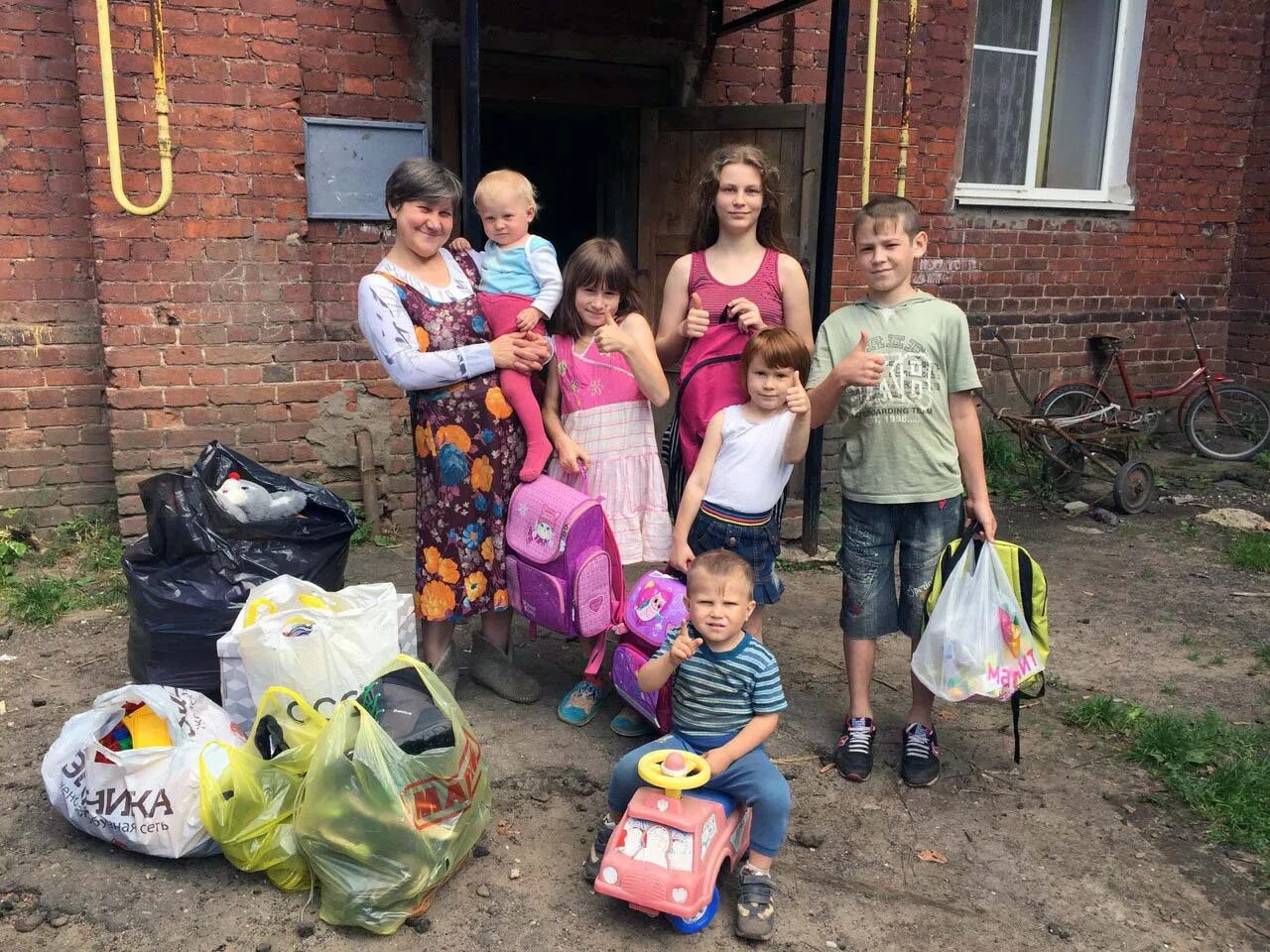 Благотворительная организация семья. Нуждающиеся семьи. Нуждающиеся семьи Донбасса. Нуждающийся семьи в Караколе. Нуждающиеся семьи в Караколе.