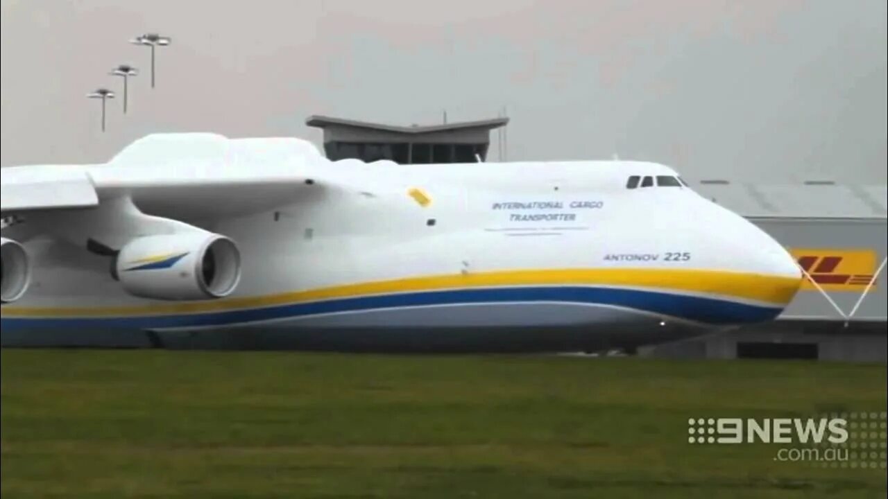 Ан-225 мрия гостомель. Ан-225 мрия. Самого большого самолета в мире мрия. Ан-225 мрия взлет. Самого большого самолета в мире мрия.