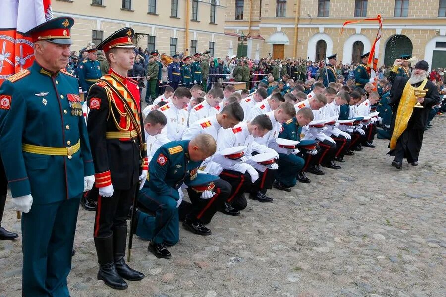 Военные кадетские корпуса россии. Кадетский корпус в Петергофе. Санкт-Петербургский кадетский военный корпус. 1732 СПБ кадетский корпус. Кадетский корпус Минобороны СПБ.