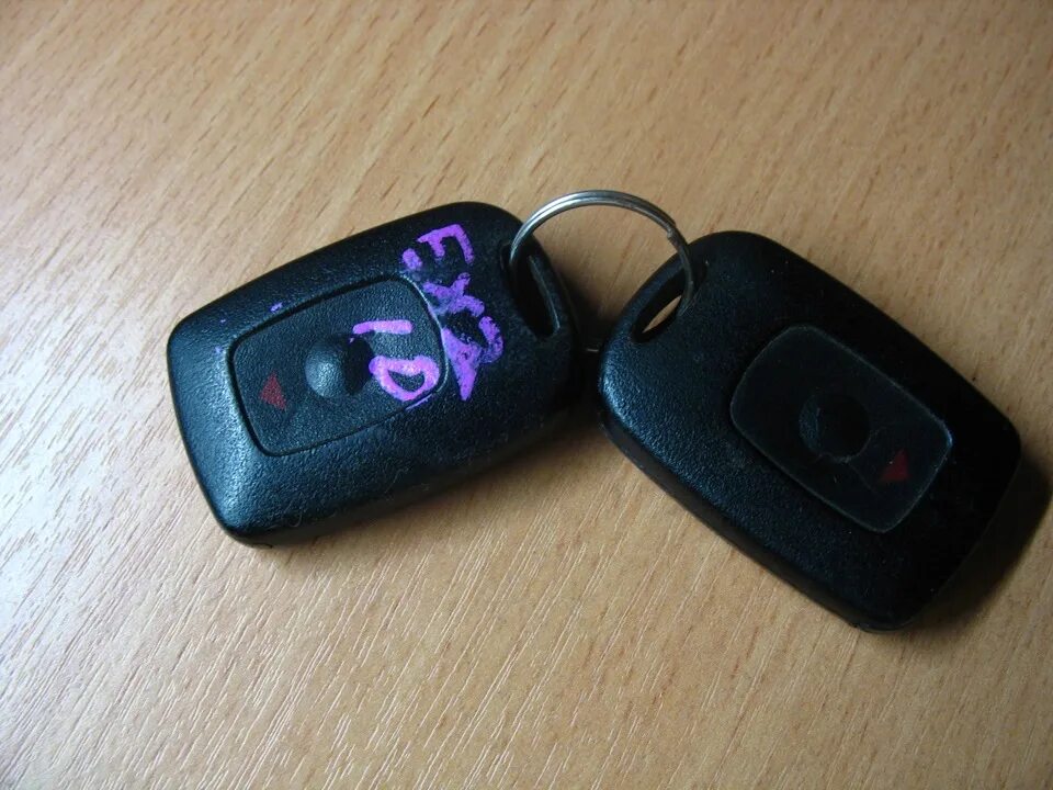 Ключ для delsey. Чехол ключа nissan r51. Замок с брелка. Замок с брелка. Брелок для ключей с карабином.