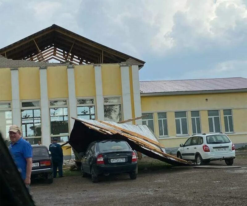 Ураган в башкирии сегодня ночью. Торнадо в башкирии. янаул ураган. ураган в башкирии. торнадо в уфе.
