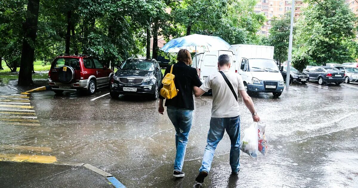 Летний дождь в Москве. Теплый ливень. Москва после дождя. Теплая погода.