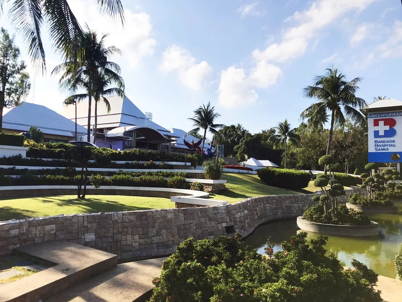 Центральный торговый центр самуи. Самуи город торговые центры. Самуи улицы. Центр самуи. Искусство юго-восточной азии.