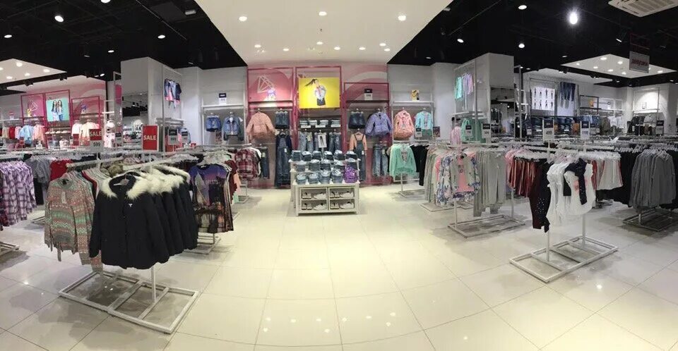 Магазин азарт рассказово цена джинсов. Gloria jeans севастополь. Магазин глория джинс витрины. Джинсы магазины калуги. Мегаторг владимир глория джинс.