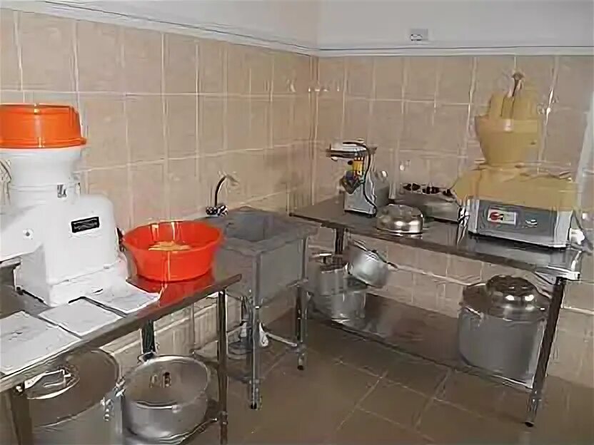 Кухонный работник красноярск. Кухонный рабочий в столовую. Обед нн нижний. Кухонный работник в нижнем новгороде. Повар женщина.