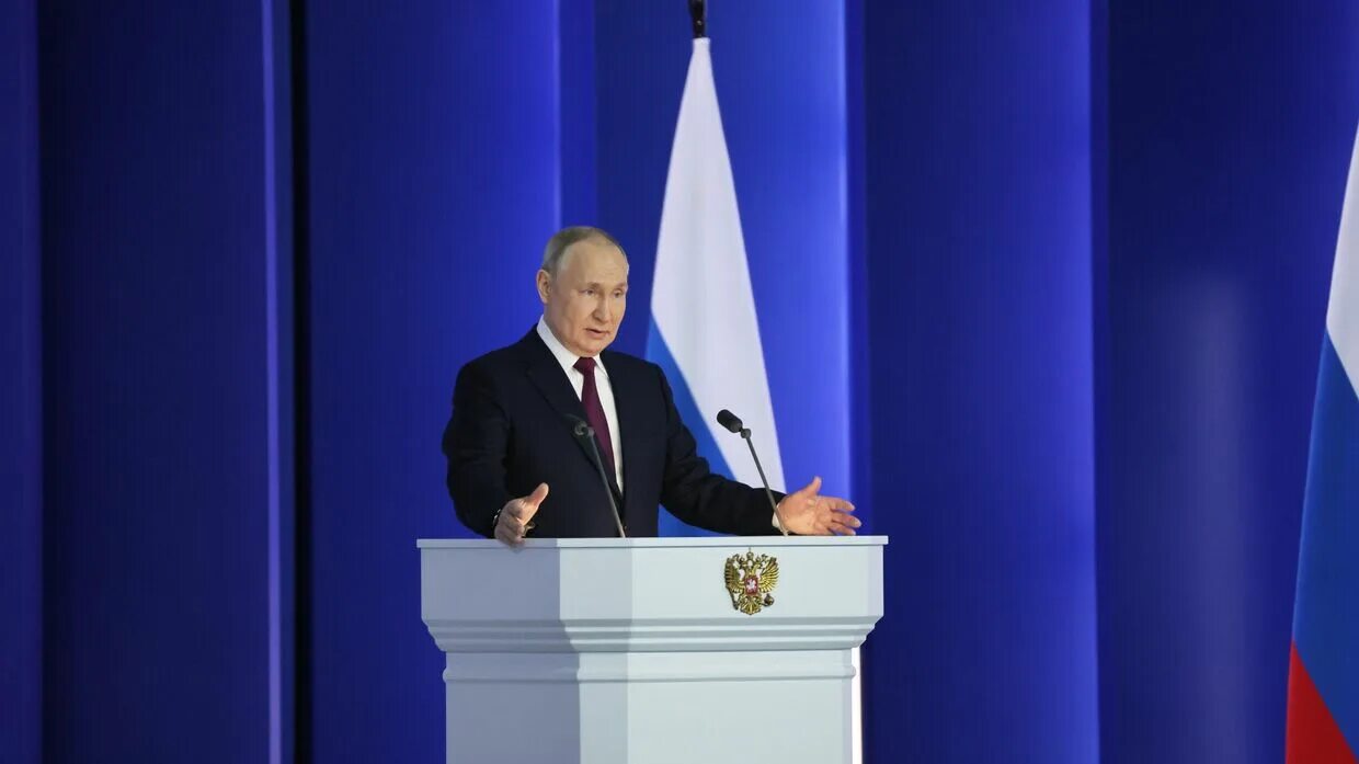 Послание путина федеральному собранию. Послание федеральному собранию в феврале. Послание федеральному собранию в феврале. Обращение путина к федеральному собранию в 2023. Послание президента россии федеральному собранию.