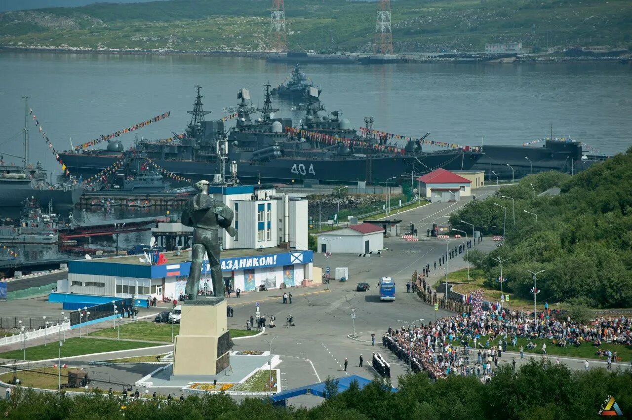 Североморск. Североморск порт. Североморск площадь города. Приморская площадь Североморск. Морвокзал Североморск.