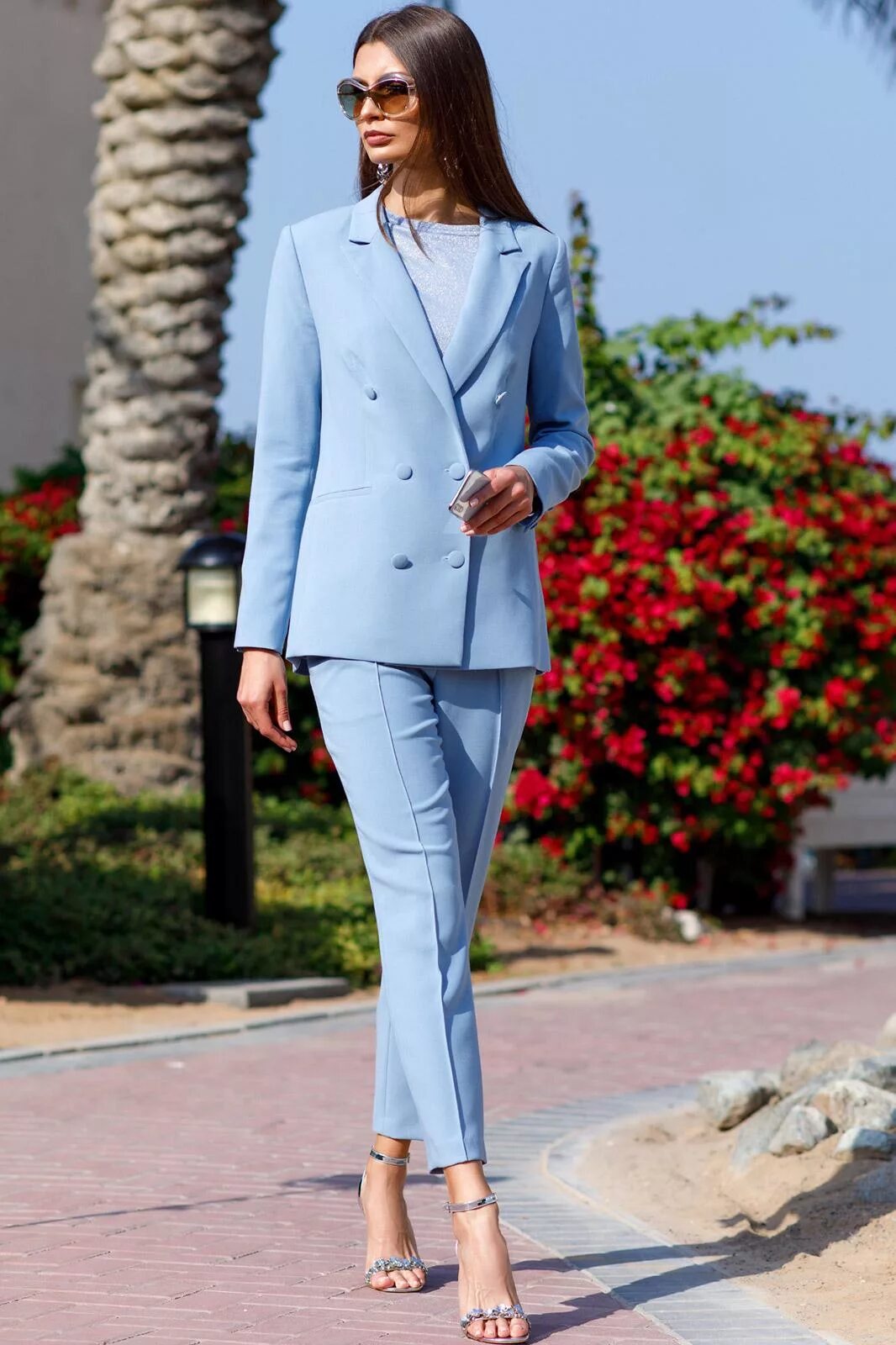 Костюм красный женский с брюками. Прическа к брючному костюму. Красивые костюмы для женщин. Обувь под брючный женский костюм. Koton костюм брючный женский фуксия.