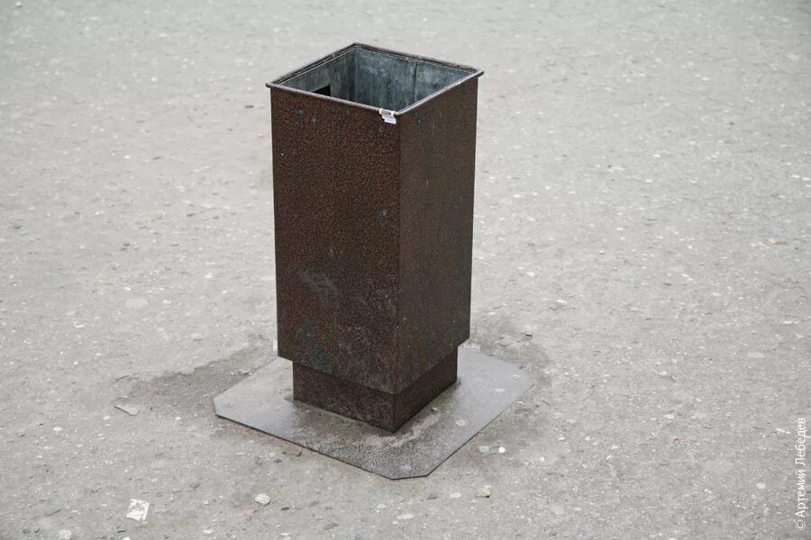 Урн значение. Склепы для урн бетонные. захоронение урны. погребальная урна. тумба для хранения урны с прахом.