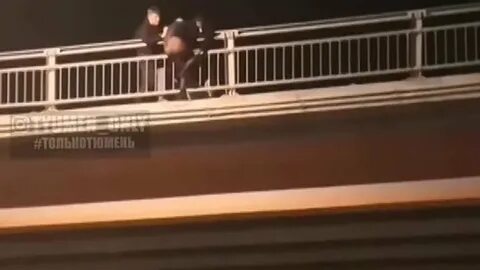 Разбежавшись посильнее перепрыгивал из сегодня во вчера