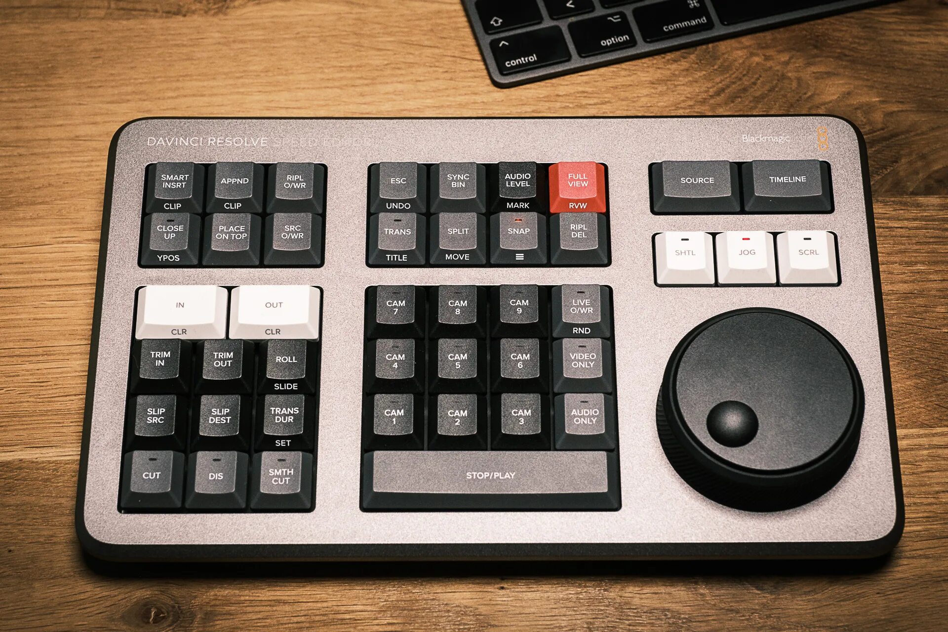 Davinci speed editor к айпаду. Blackmagic davinci. Клавиатура blackmagic. Клавиатура davinci resolve. Logitech g410.