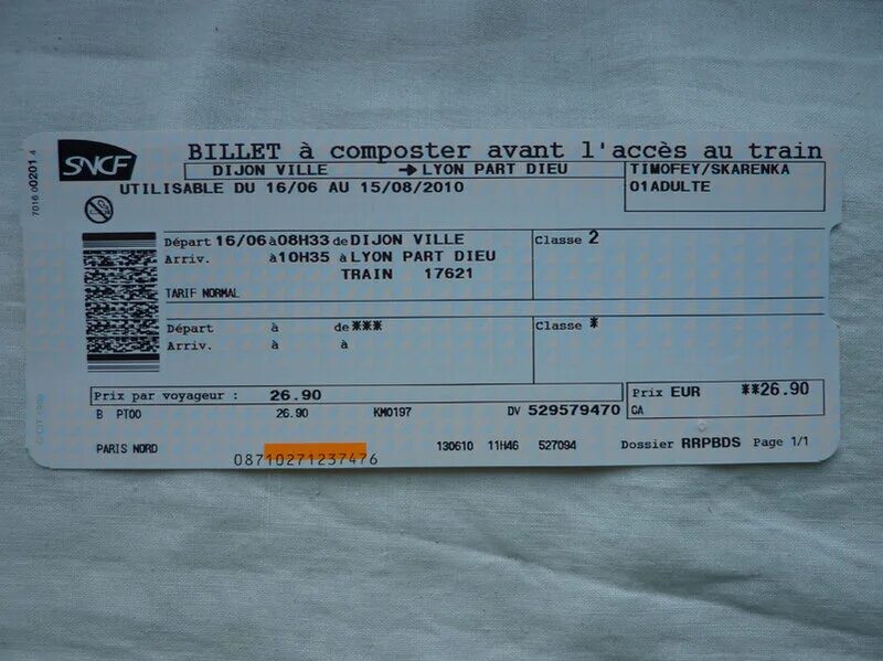 Полный билет на поезд. Билеты на самолет. Фото билетов на самолет. Как выглядит билет на самолет. Билет на самолет картинка.