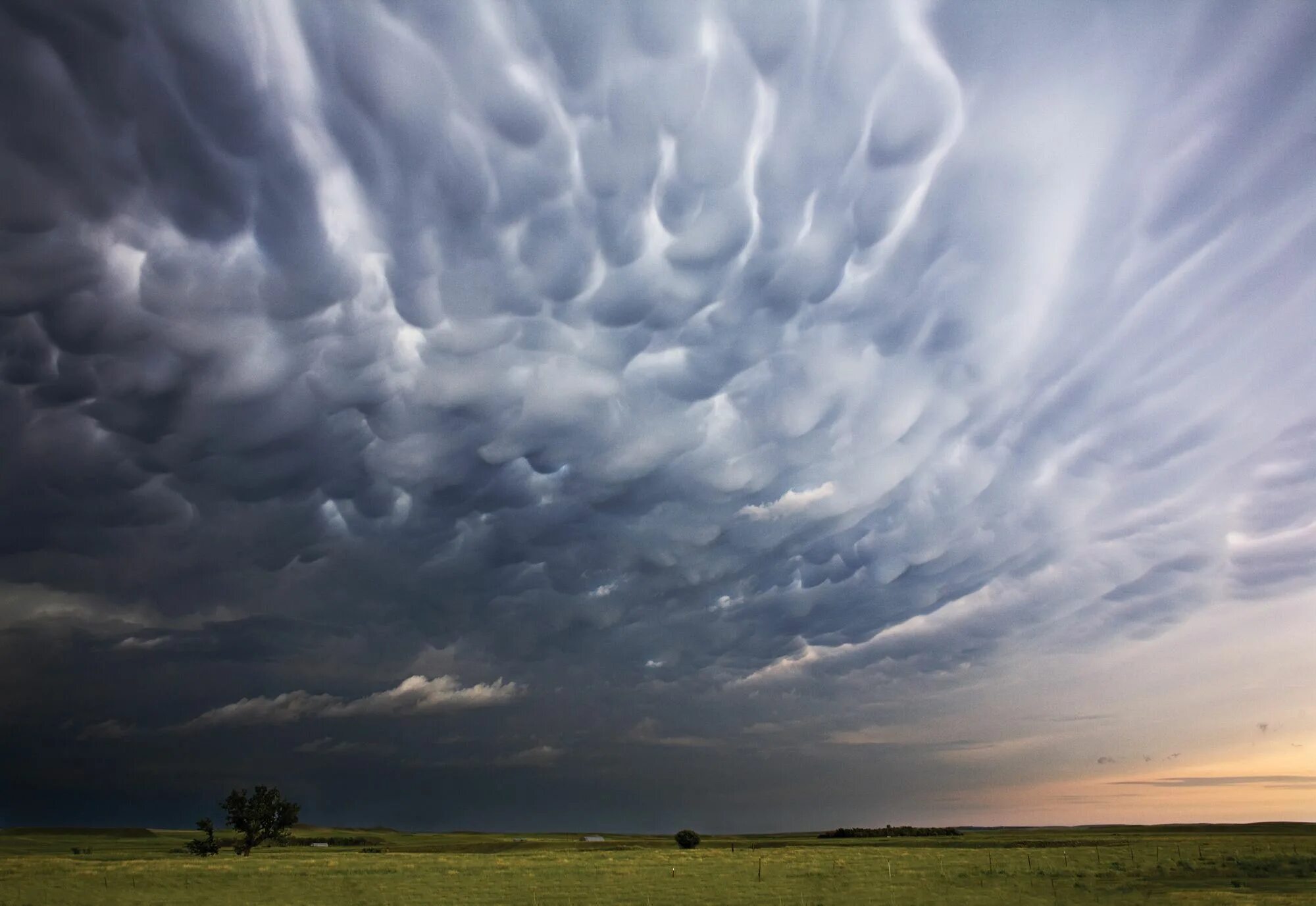 Big clouds. Облака мамматус атмосферное явление. Слоисто дождевые облака. Грозовые тучи. Небо тучи.