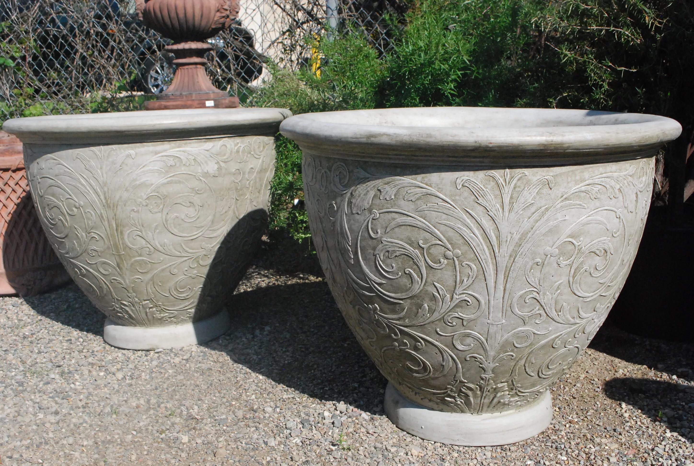 Горшки курганинск. Вазоны из цемента. Цементные вазы для сада. Вазоны из бетона. Вазоны для цветов.