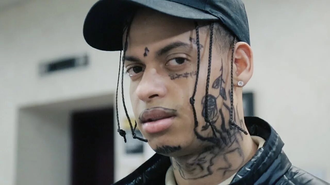 Lil skies курит. Лил скайс рост. Lil skies с мамой. Lil skies. Lil skies рэпер.