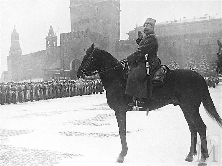 Буденный на параде 1941. Парад 1941 года на красной площади. Парад 7 ноября 1941. Военный парадом 7 ноября 1941 г принимал