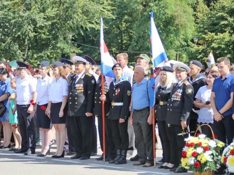 Дмитровск орловский сегодня. Школа 1 Дмитровск Орловский. День города в Дмитровске Орловской области. СОШ 1 Дмитровска Орловской области. Школа 2 Дмитровск Орловский фото.