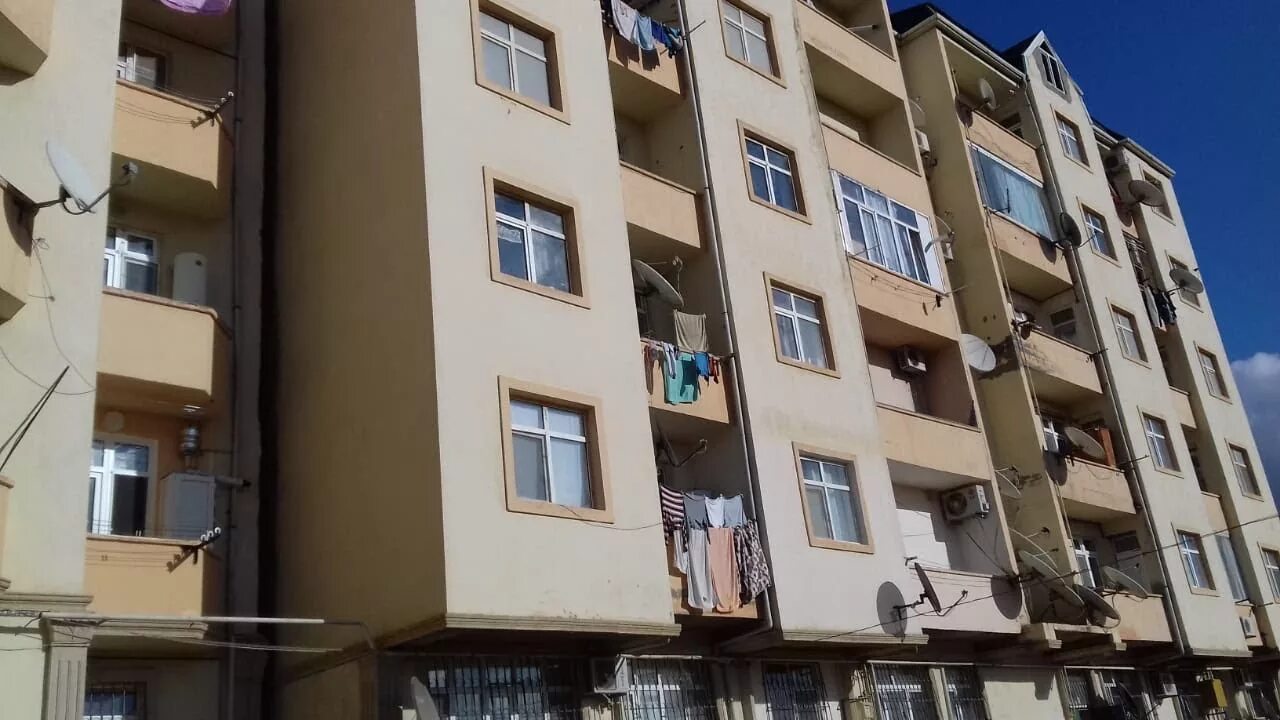 Xirdalanda afmal. Xirdalanda bina. Xirdalan. Xirdalanda villa. Ev alqi satqisi vizitka.