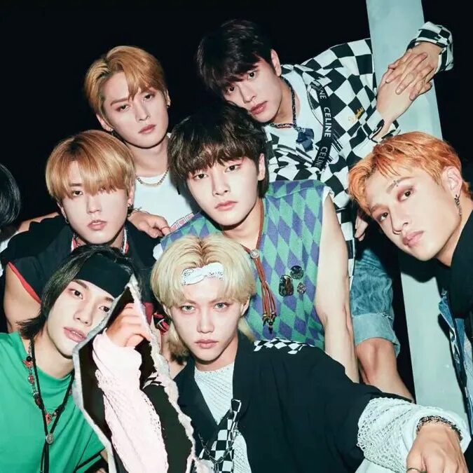 Страйк кидс бум. Бум. Бумкидс. Ли ёнбок stray kids. Stray kids фантастик бейби.
