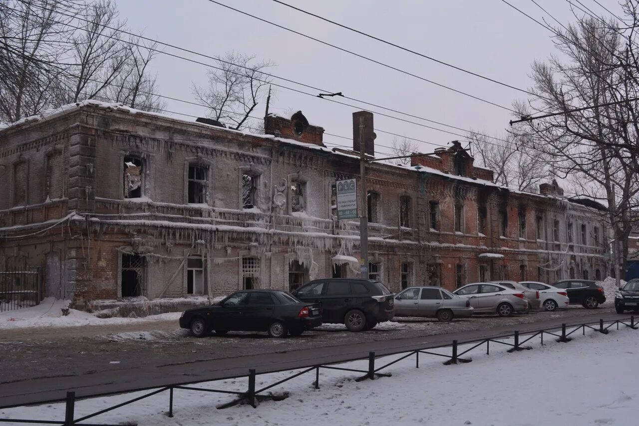 Дом в собственности сгорел. Аткарская 68 Саратов. Дом напротив мэрии. Дом вокзал. Сталинки на Аткарской Саратов-.