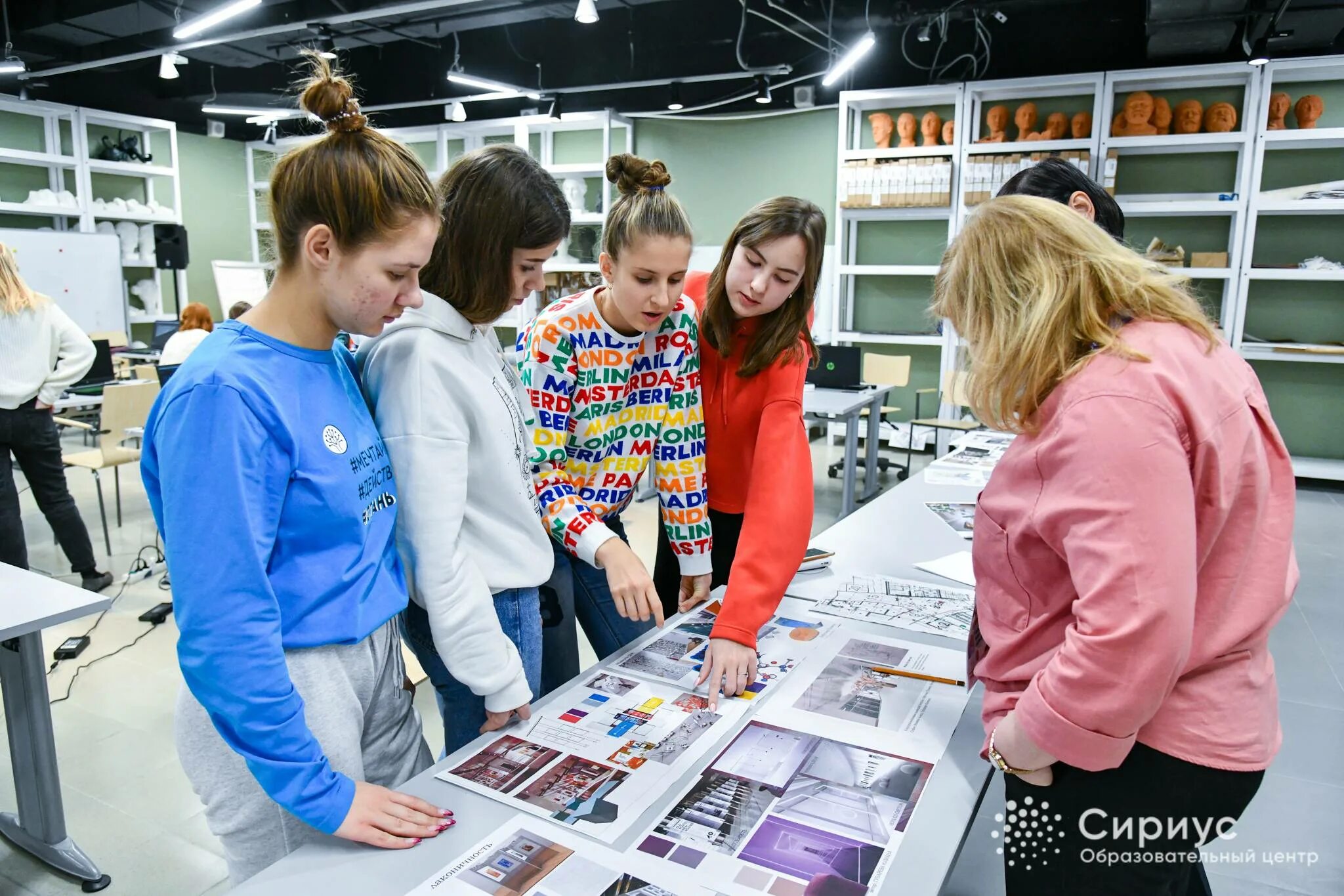 Сириус образовательный центр. Сириус учебный центр в Москве. Сириус образовательный центр кураторы. Дизайн и формирование пространства Сириус.