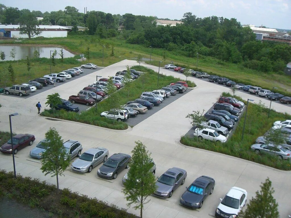 Стоянка Грин парк. Озеленение парковки. Современная парковка для автомобилей. Современные машины на стоянке.