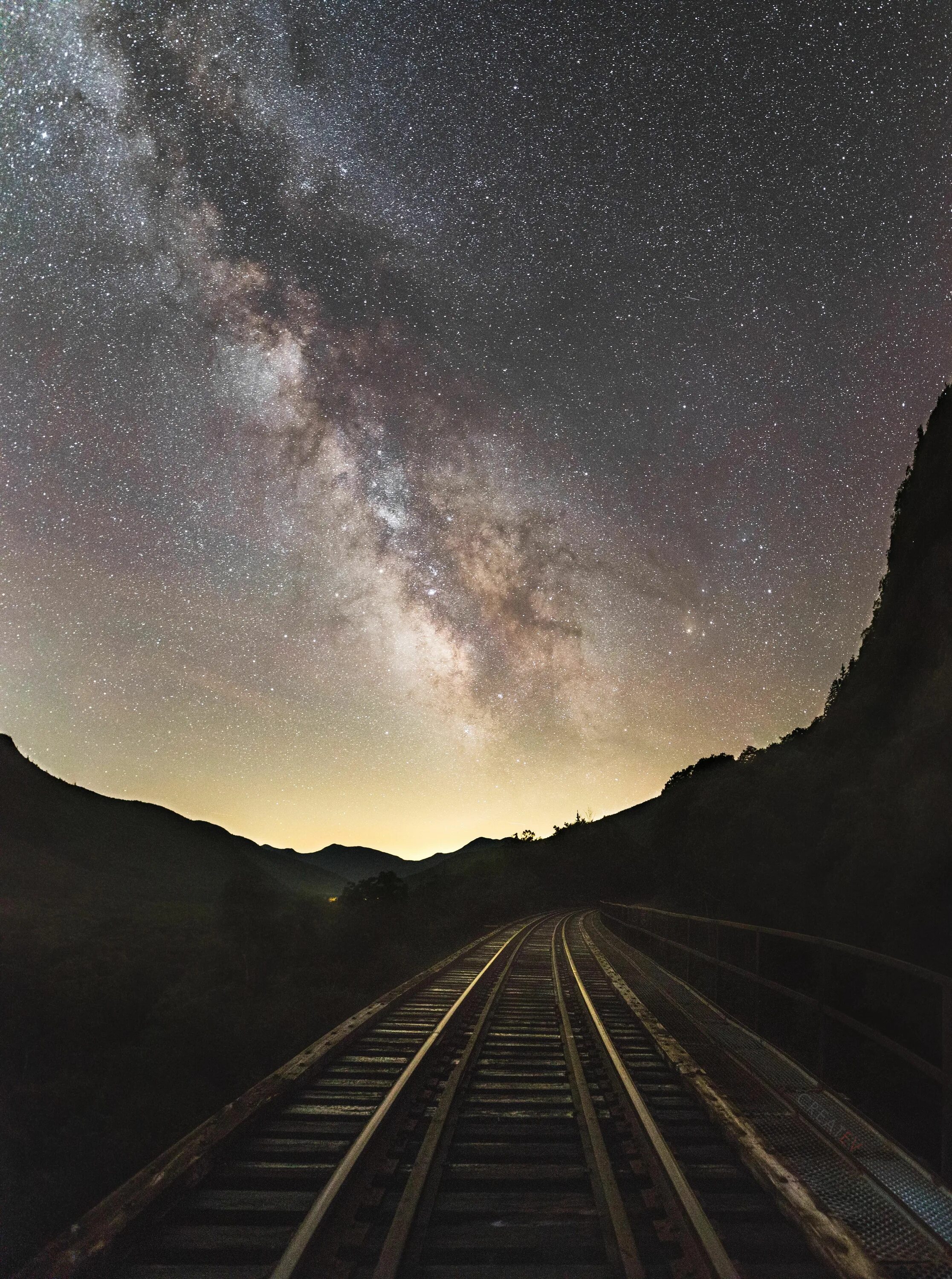 Млечный путь. Млечная дорога. Млечный путь железная дорога. Вселенная и горы. Пути глазки