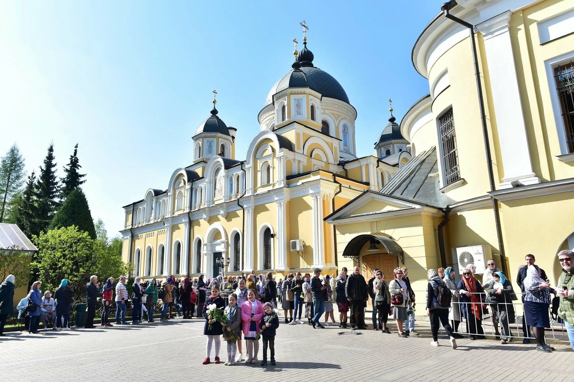 Московский свято покровский монастырь. Монастырь Святой Матроны в Москве. Покровский женский монастырь Москва. Храм Матроны Московской. Покровский храм ставропигиального женского монастыря.