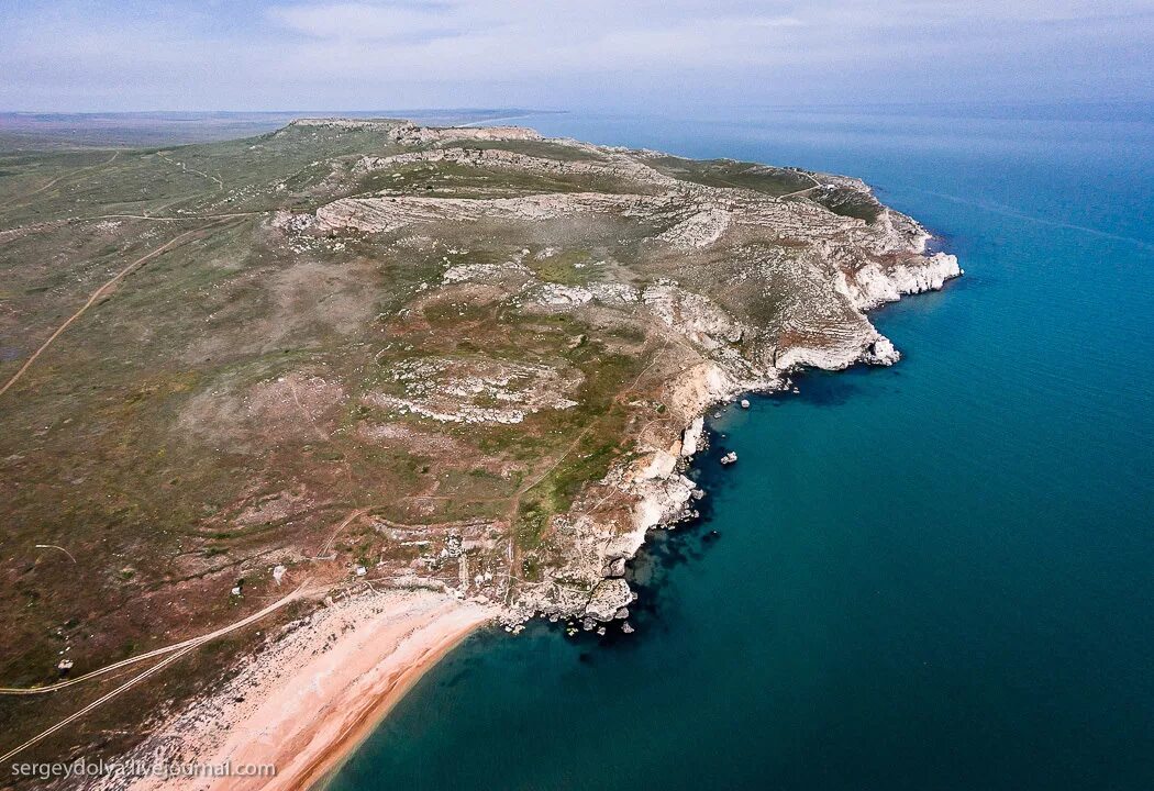 Заповедник опук в крыму. Мыс Опук в Крыму. Гора Опук Керчь. Опукский заповедник Крым. Керчь Опукский заповедник.