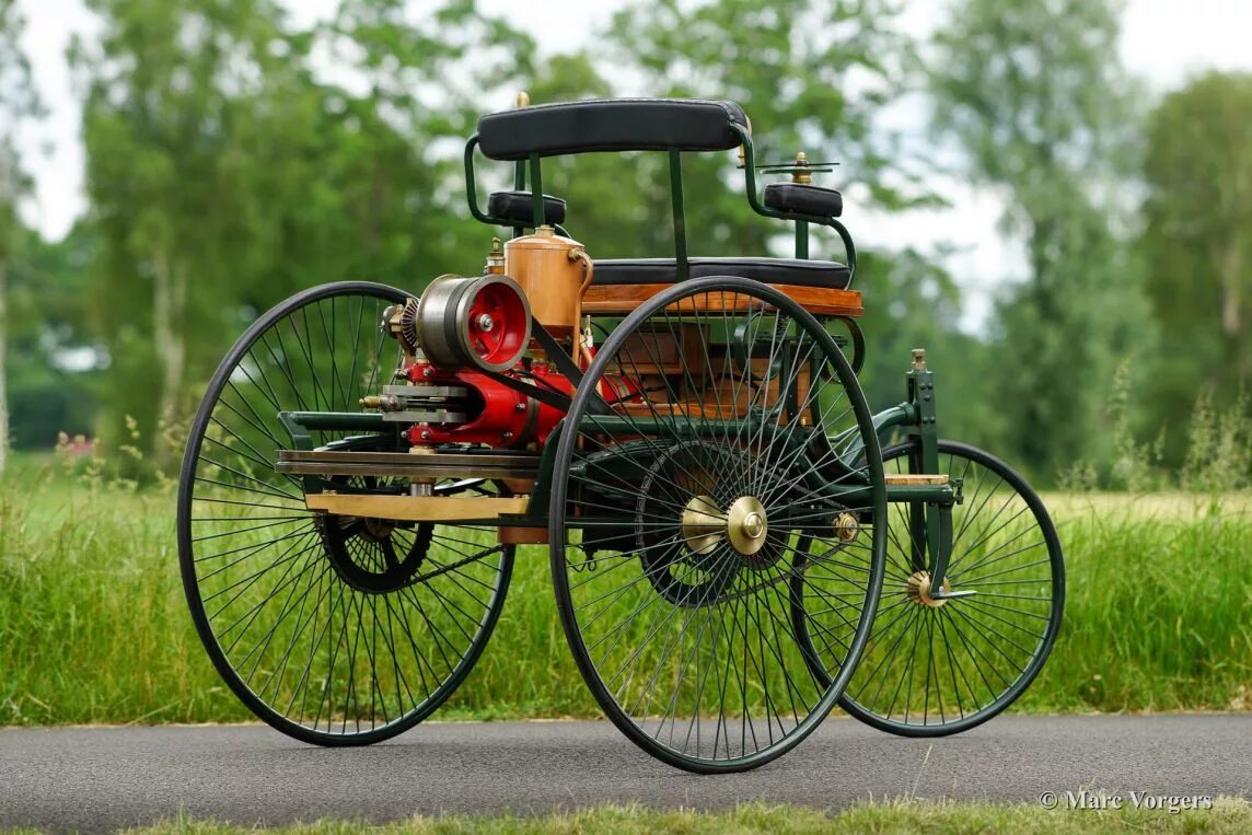 Первый автомобиль бенца. Benz 1886. Benz Patent-Motorwagen 1886. Benz Motorwagen 1886 двигатель.