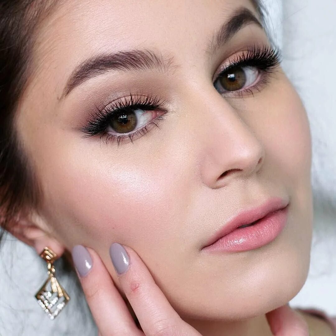 Макияж для блондинок с карими глазами. Легкий повседневный макияж. Дневной макияж. Макияж. Легкий дневной макияж.