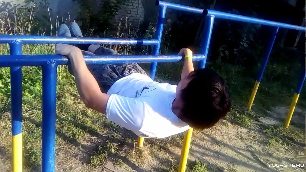 Передний вис на турнике. Передний вис на турнике. Воркаут турник передний вис. Прямой вис. Статика воркаут передний вис.