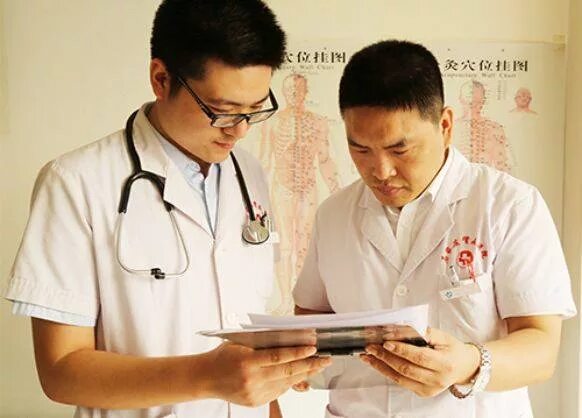 Врач китайской медицины. Азиатская медицина. О китайской медицине. Медицина КНР. Китайский врач.