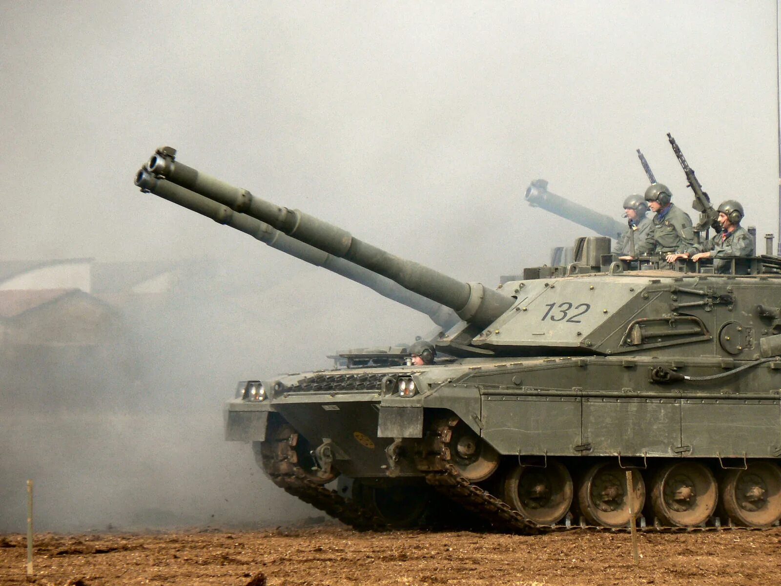 1 c танк. Танк c1 ariete. танк с1 ариете италия. танк ариете с2. с 1 ариетте танк.