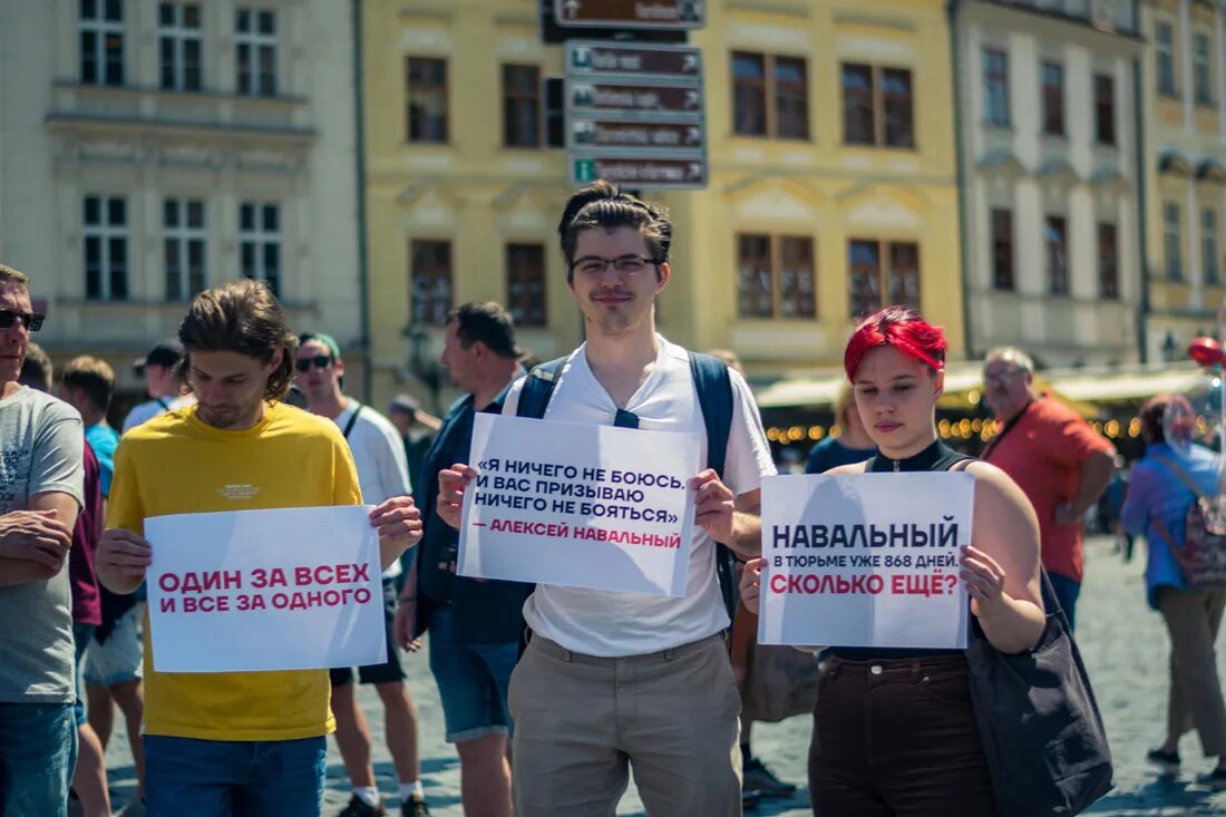 Тг канал навального. Плакат в поддержку Навального. Митинг с плакатами. Митинг в поддержку. Поддержка картинки.