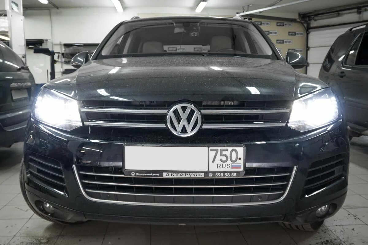 Штатный ксенон Volkswagen Touareg. Туарег 2008 лампочка ксенона. Volkswagen Touareg 2008-2010 ксенон. Лампы фар Туарег NF.