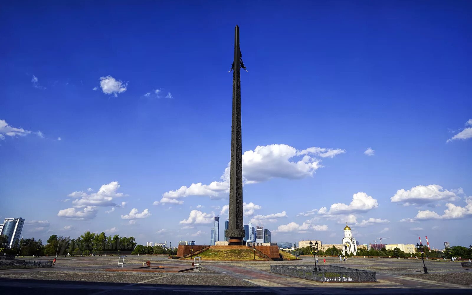 Поклонная гора монумент Победы. Парк Победы Москва монумент Победы. Обелиск парк Победы Москва. Памятник победы на горе