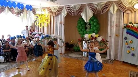 Вальс с цветами в детском