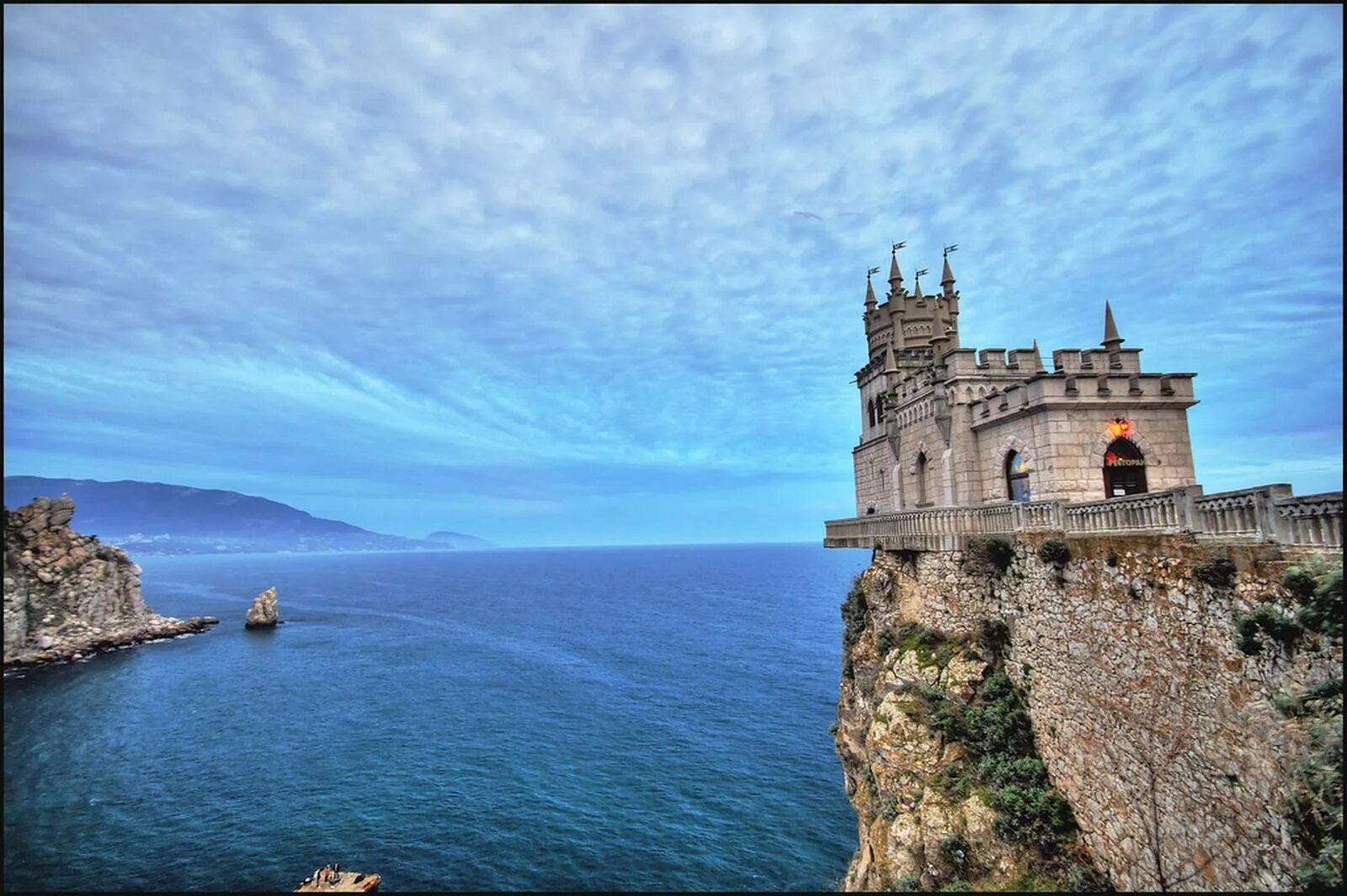Самый лучший отдых в крыму. Крым ялта ласточкино гнездо. замок ласточкино гнездо в крыму. черное море крым ласточкино гнездо. пейзаж ласточкино гнездо крымского полуострова.