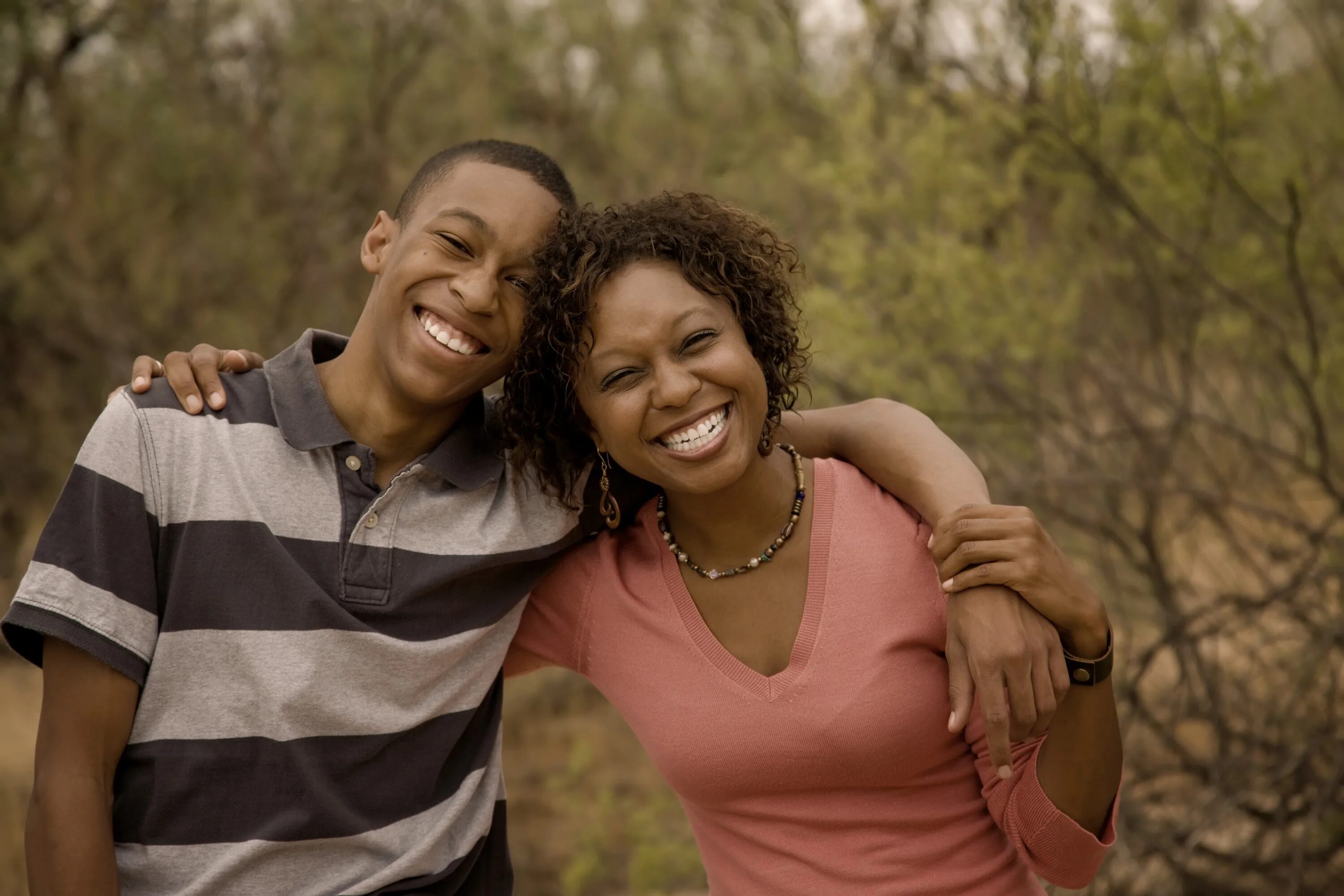 Отец и сын подросток. Первый раз сын на море-мотиватор. Look at my son. Look at my son. Мама и подросток.