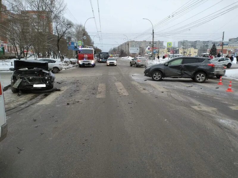 Вологодские новости дтп сегодня. Дтп на ленинградской вологда 9 января вологда. дтп вологда ленинградская 1 января.
