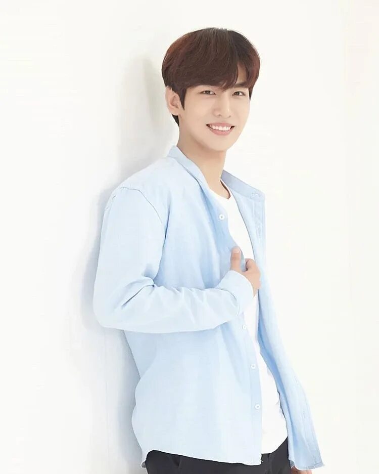 Ли джи хана. Джихан корейский певец. Ли джи хана. Ли джи хана. Ли джихан кпоп.