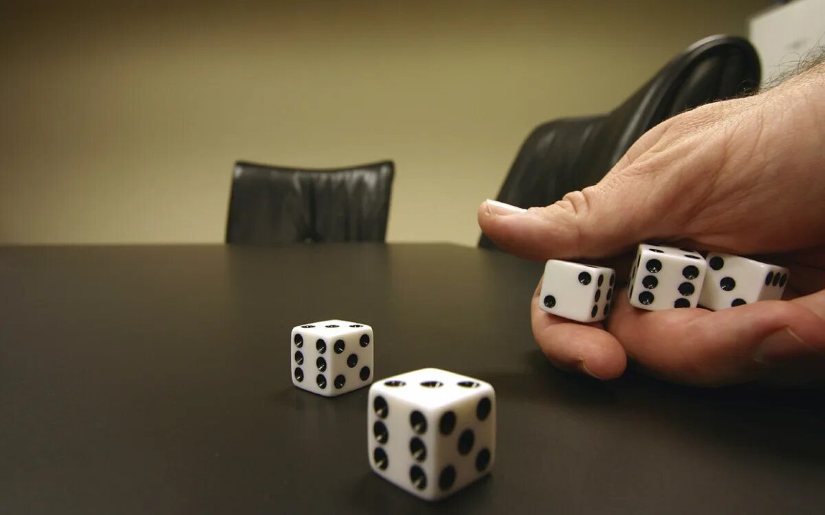 Dice n roll. Roll the dice. Roll the dice game. Основатели dice. Гемблинг топ.