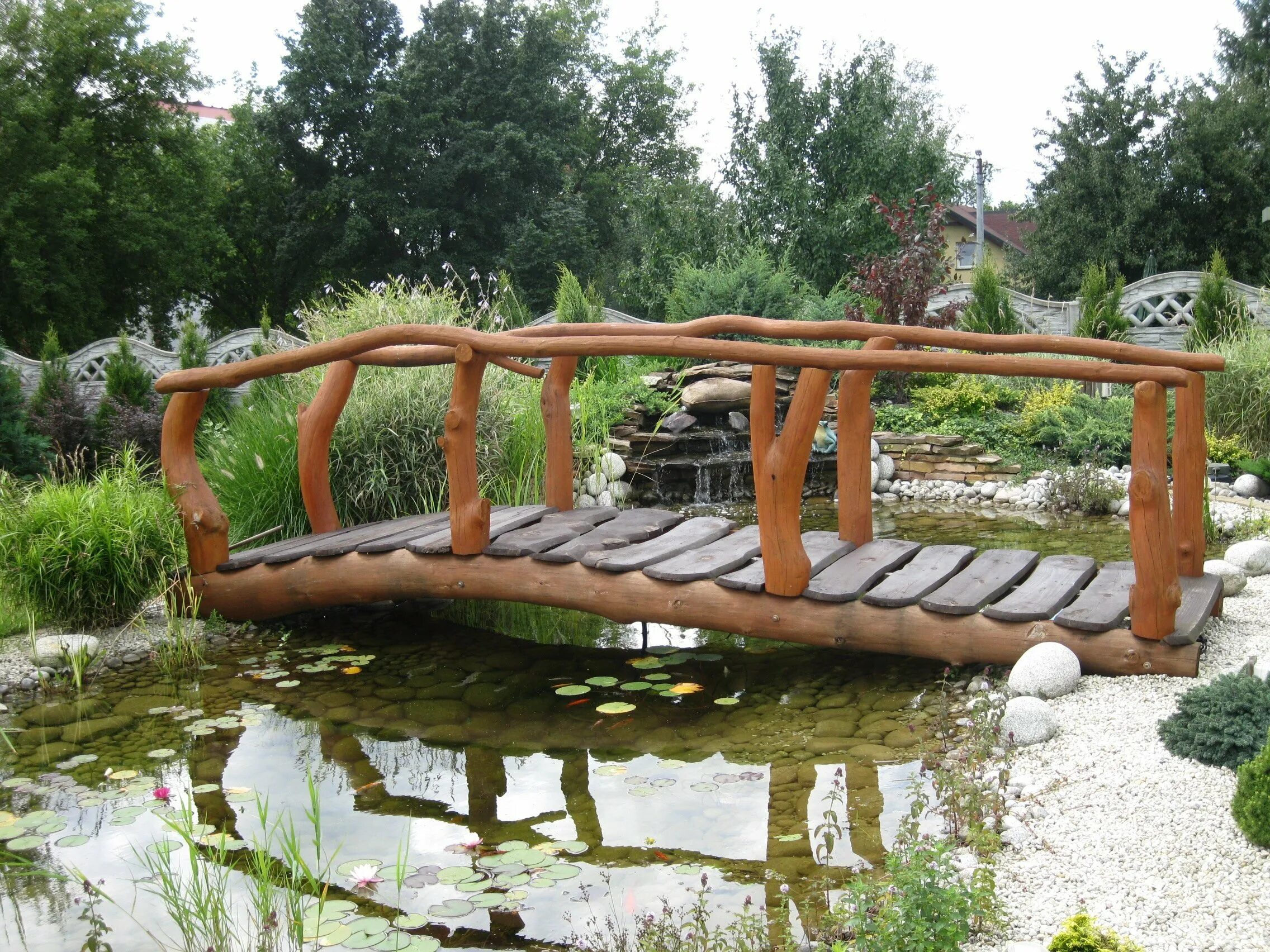 Построить деревянный мост. Деревянный мостик. Декоративный мостик. Мостики для дачи. Мостик в саду.