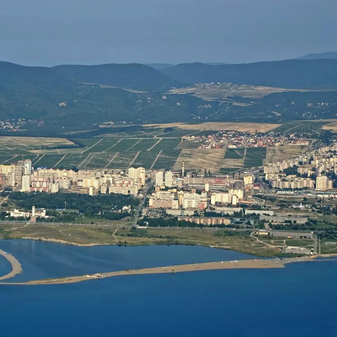 Новороссийска 4 1. Южный район новороссийск жк уютный. Новороссийск центр города. Новороссийск городская набережная. Новороссийск улица толстого.