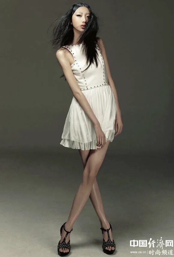 Айса барджеева. Высокая китайская модель. Трансгендер назима модел. Xiao wen ju модель. Китайская топ модель лю вэнь.